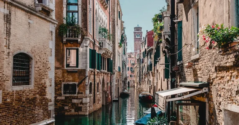 Seyahat Güvenliği: Hazır Olun, Acil Durumlarda Yolculuğunuz